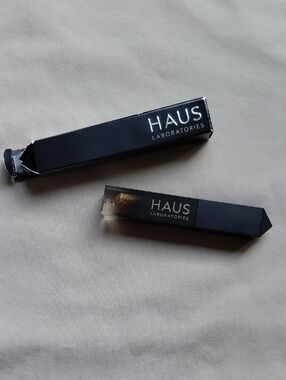 HAUS Laboratories Glam Attack All Over Liquid Shimmer Powder In Legend Gold